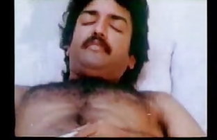 सेक्स पोर्न लड़की में लाल कपड़े के साथ  सेक्सी स्टोरी हिंदी में