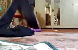 सेक्स पोर्न हो जाता है टक्कर लगी है द्वारा एक युवा लड़का  औरत की योनि