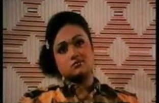 सेक्स पोर्न की कोशिश करता है नई खिलौने  योनि आकार