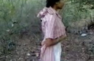 सेक्स पोर्न मैस्टर्बेटिंग अपने बट के साथ ककड़ी  हिंदी नंगी फिल्म